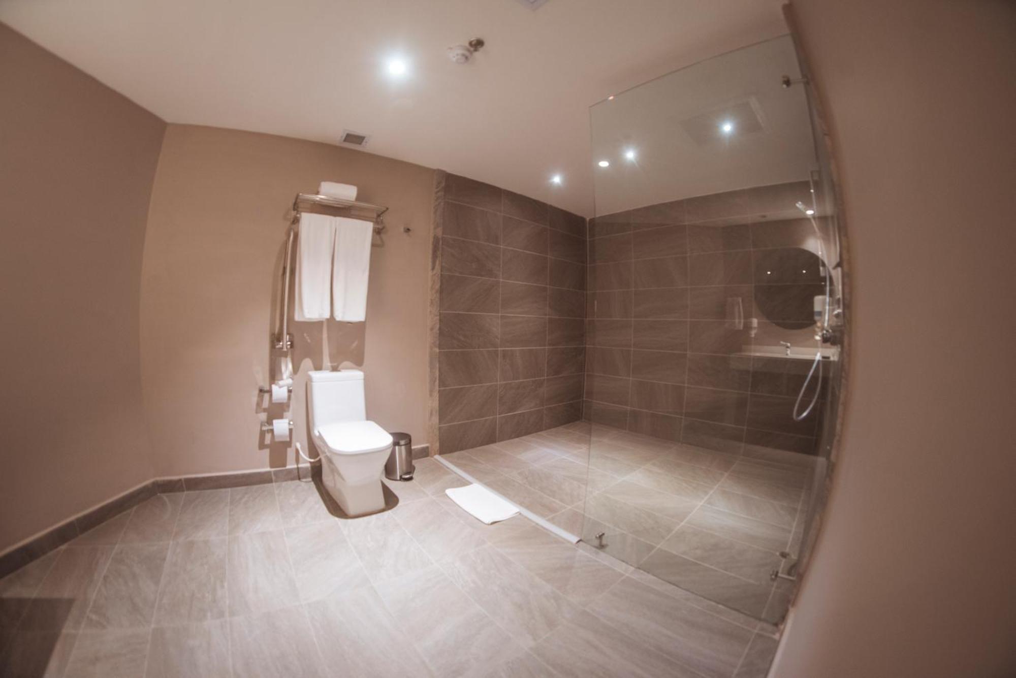 F25 Hotel