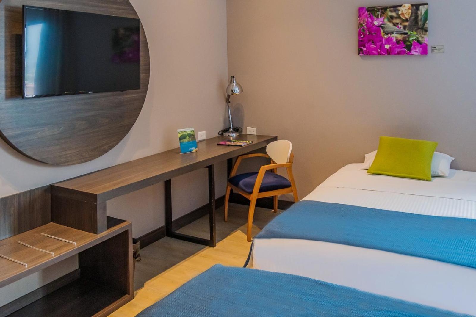 Hotel F25 4*